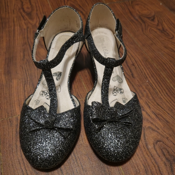 Black and silver glitter heels size 6y - Picture 2 of 7